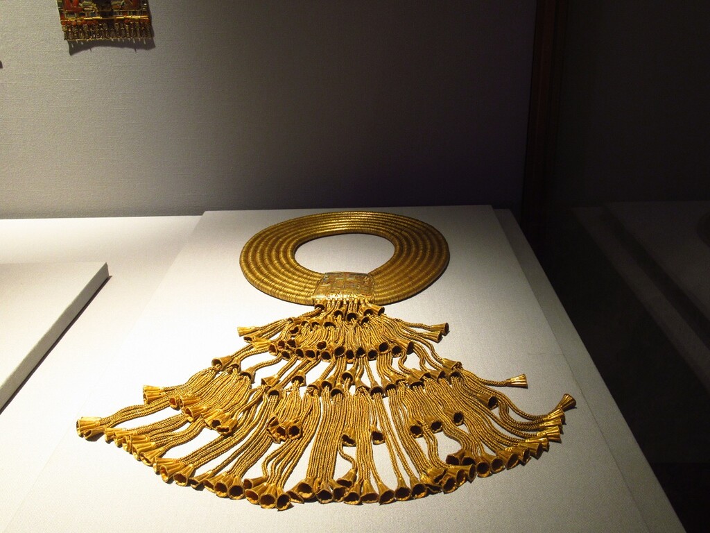 قلادة ذهبية لـ الملك بسوسينيس الأول