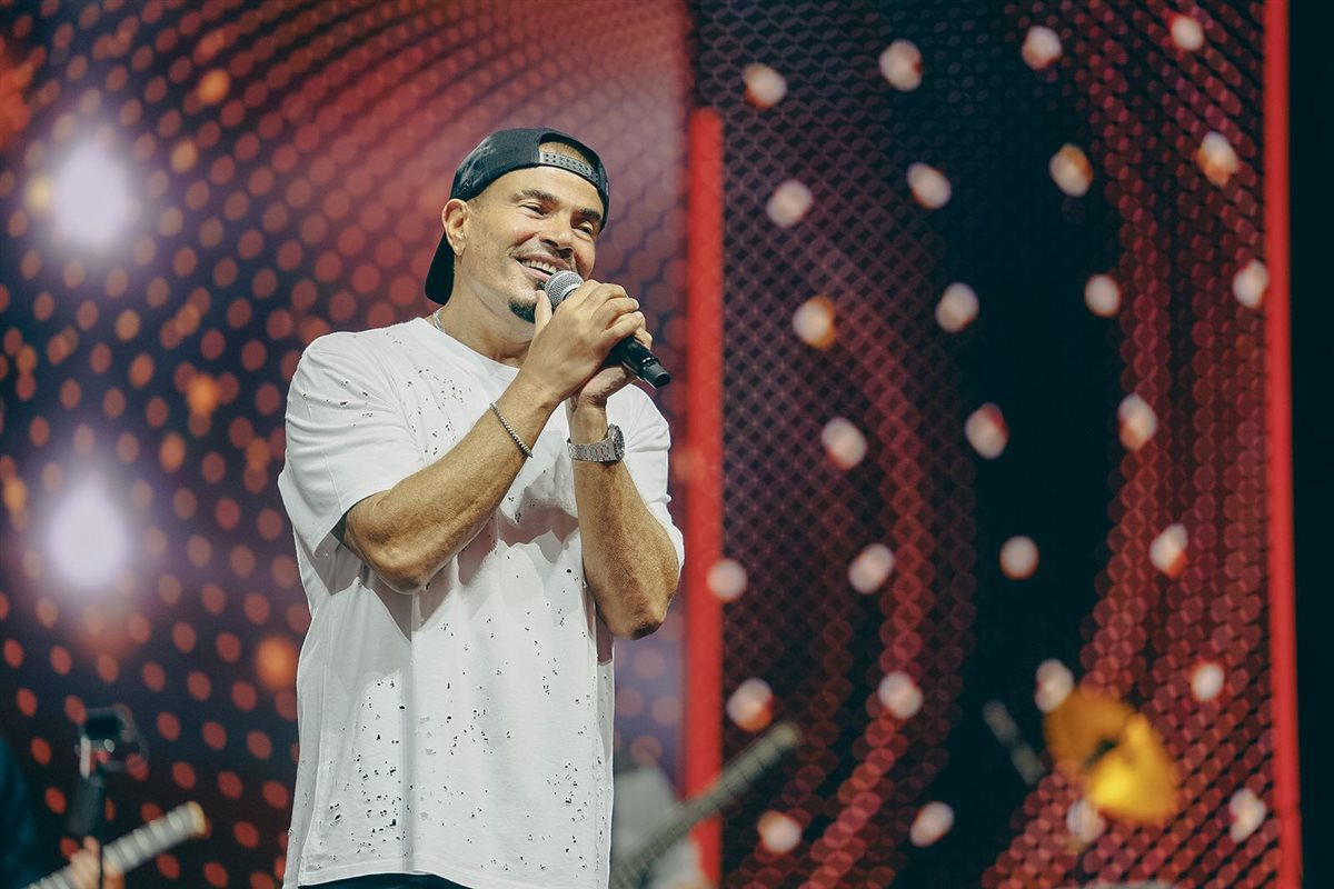 عمرو دياب يشعل الارينا في أعلى حضور جماهيري بالكويت (4)