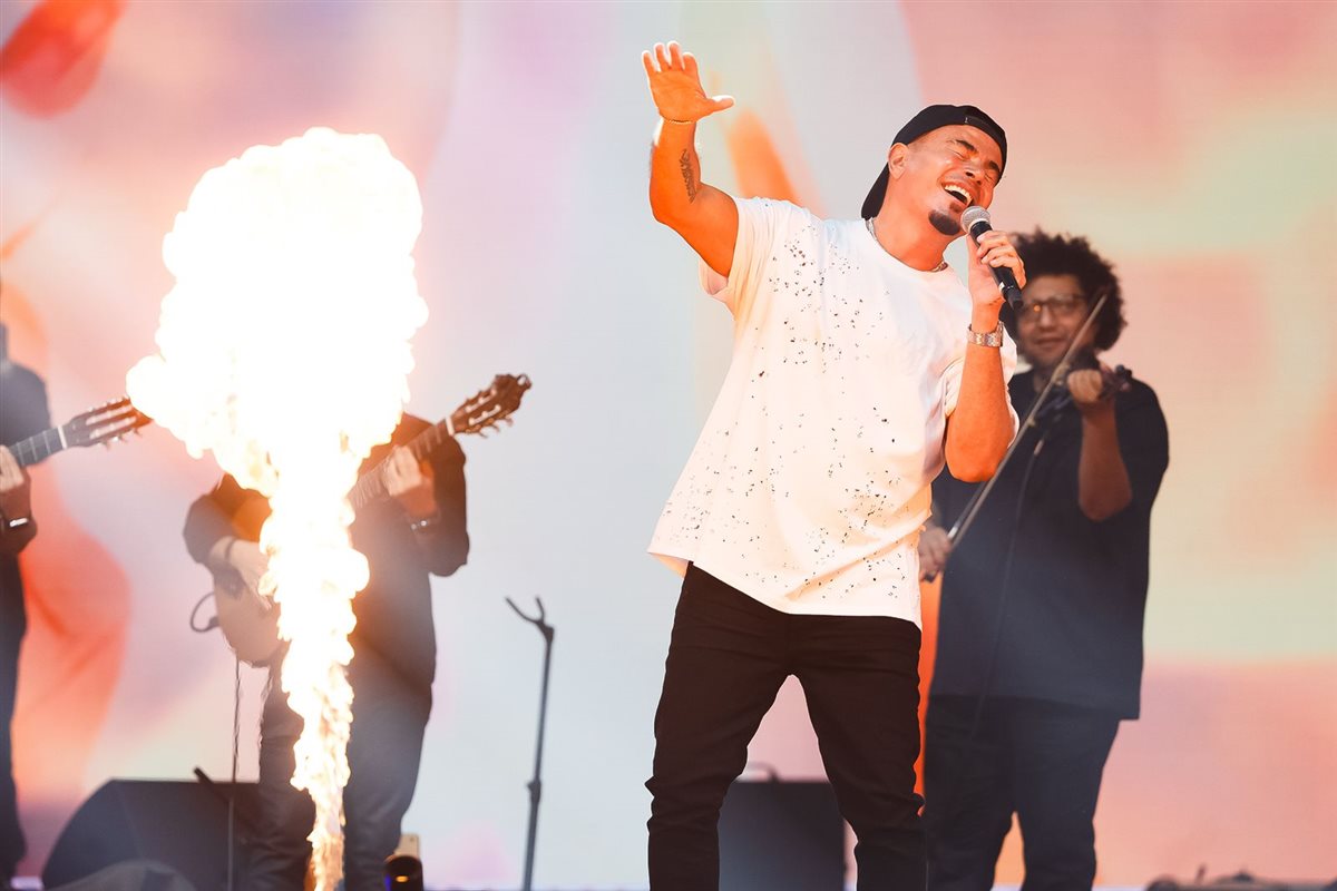 عمرو دياب يشعل الارينا في أعلى حضور جماهيري بالكويت (13)