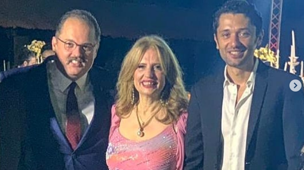 جيجي زويد زوجة محمود عبد العزيز رفقة أبنائها