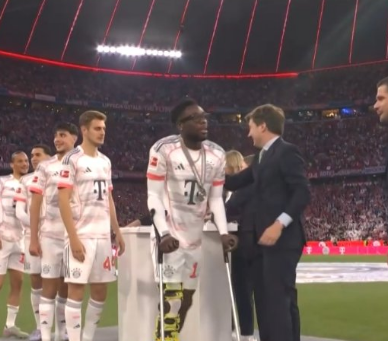 بايرن ميونخ يتوج بلقب الدوري الألماني للمرة الـ 34 في تاريخه