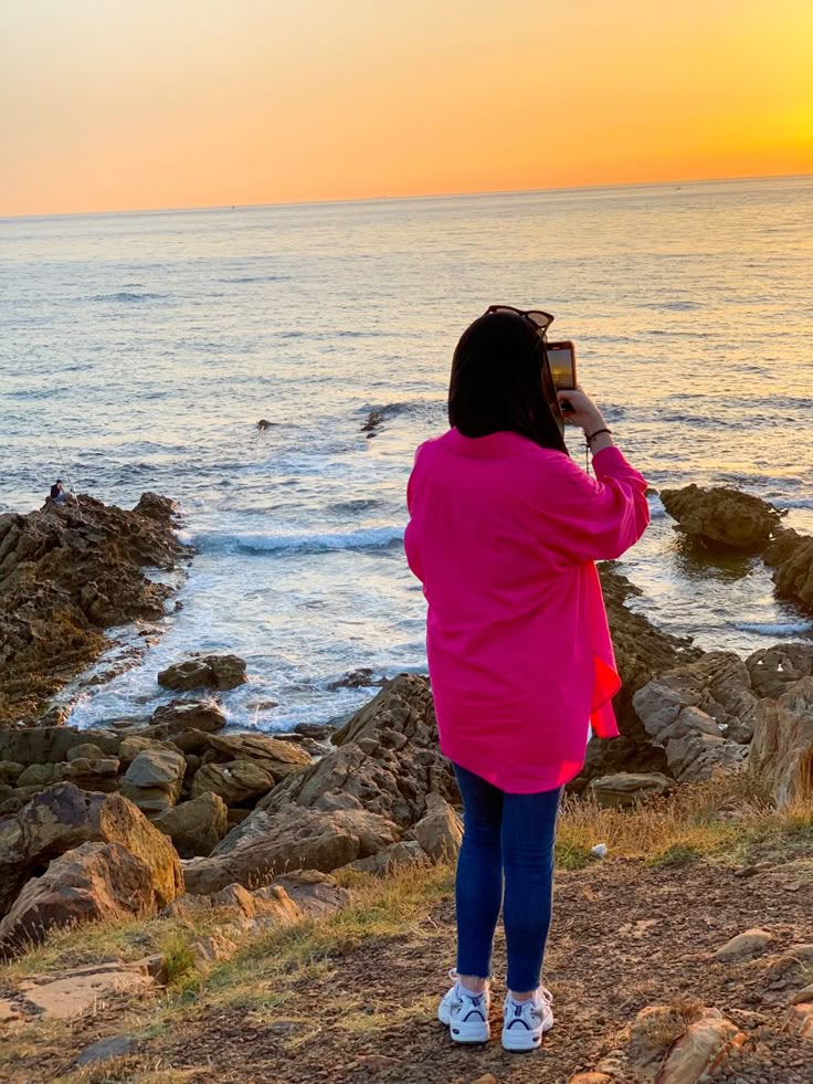 صور بنات كأنها لك في البحر