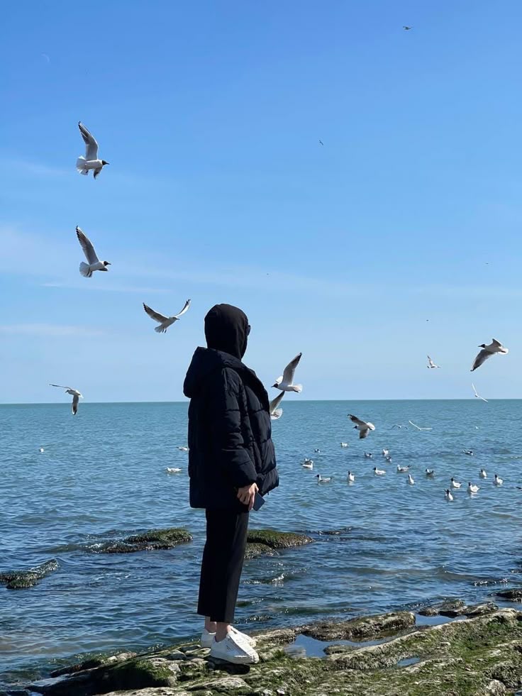 صور بنات كأنها لك في البحر