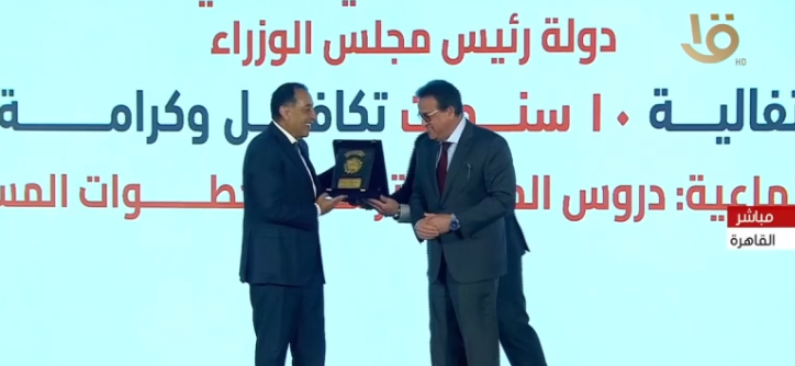 مدبولي يكرم خالد عبدالغفار