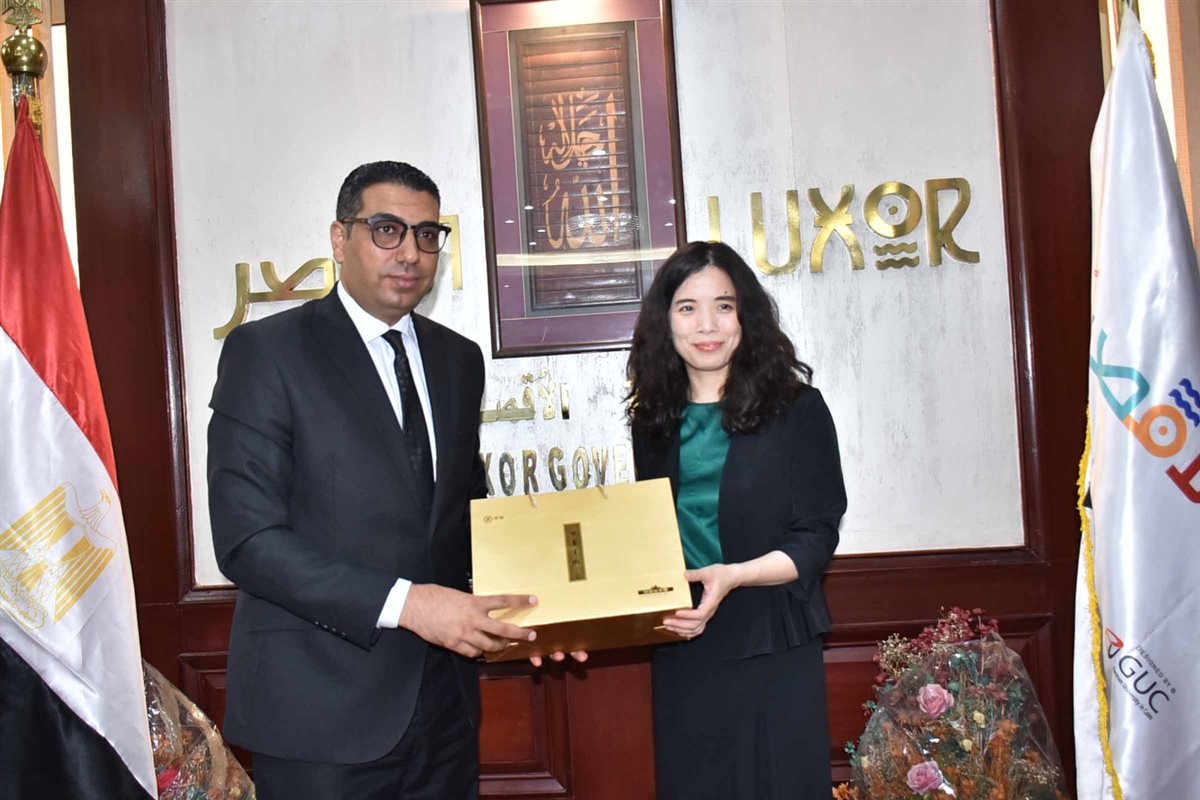 نائب محافظ الأقصر يستقبل وفدا صينيا