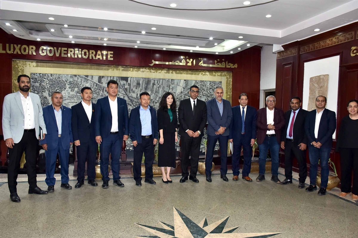 نائب محافظ الأقصر يستقبل وفدا صينيا