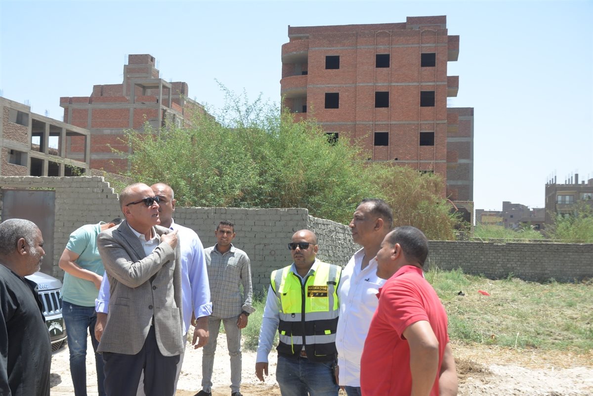 محافظ الأقصر وفتح شارع جديد