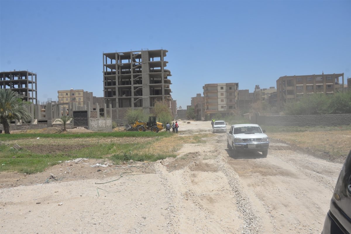 محافظ الأقصر وفتح شارع جديد