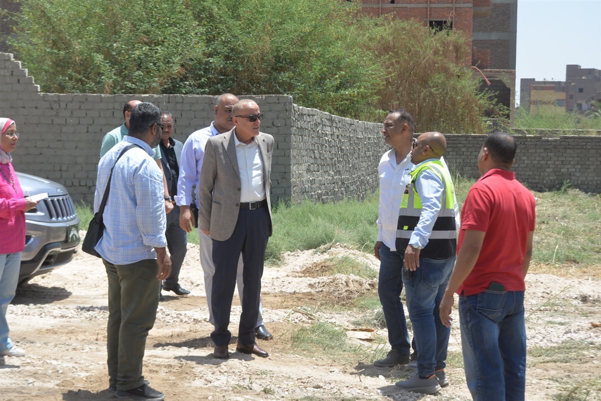 محافظ الأقصر وفتح شارع جديد