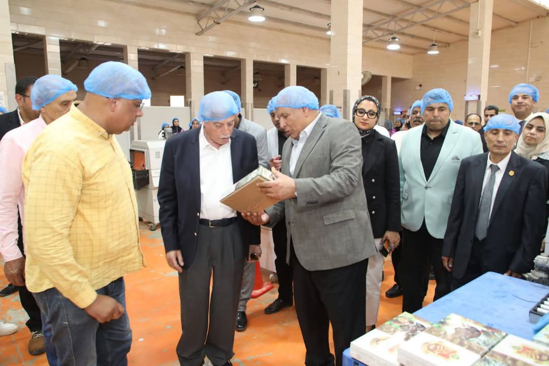 جانب من زيارة مستشار رئيس الجمهورية للوادى الجديد