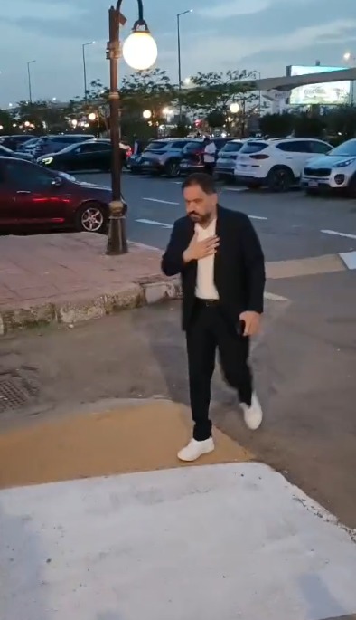 أشرف زكي وإدوارد وخالد زكي أبرز الحضور بعزاء زوجة الإعلامي محمد شردي |صور