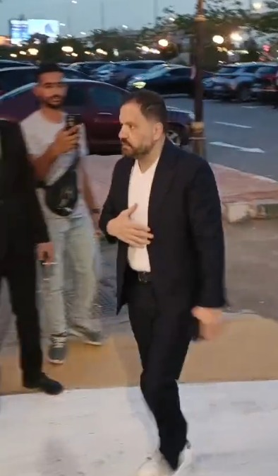 أشرف زكي وإدوارد وخالد زكي أبرز الحضور بعزاء زوجة الإعلامي محمد شردي |صور