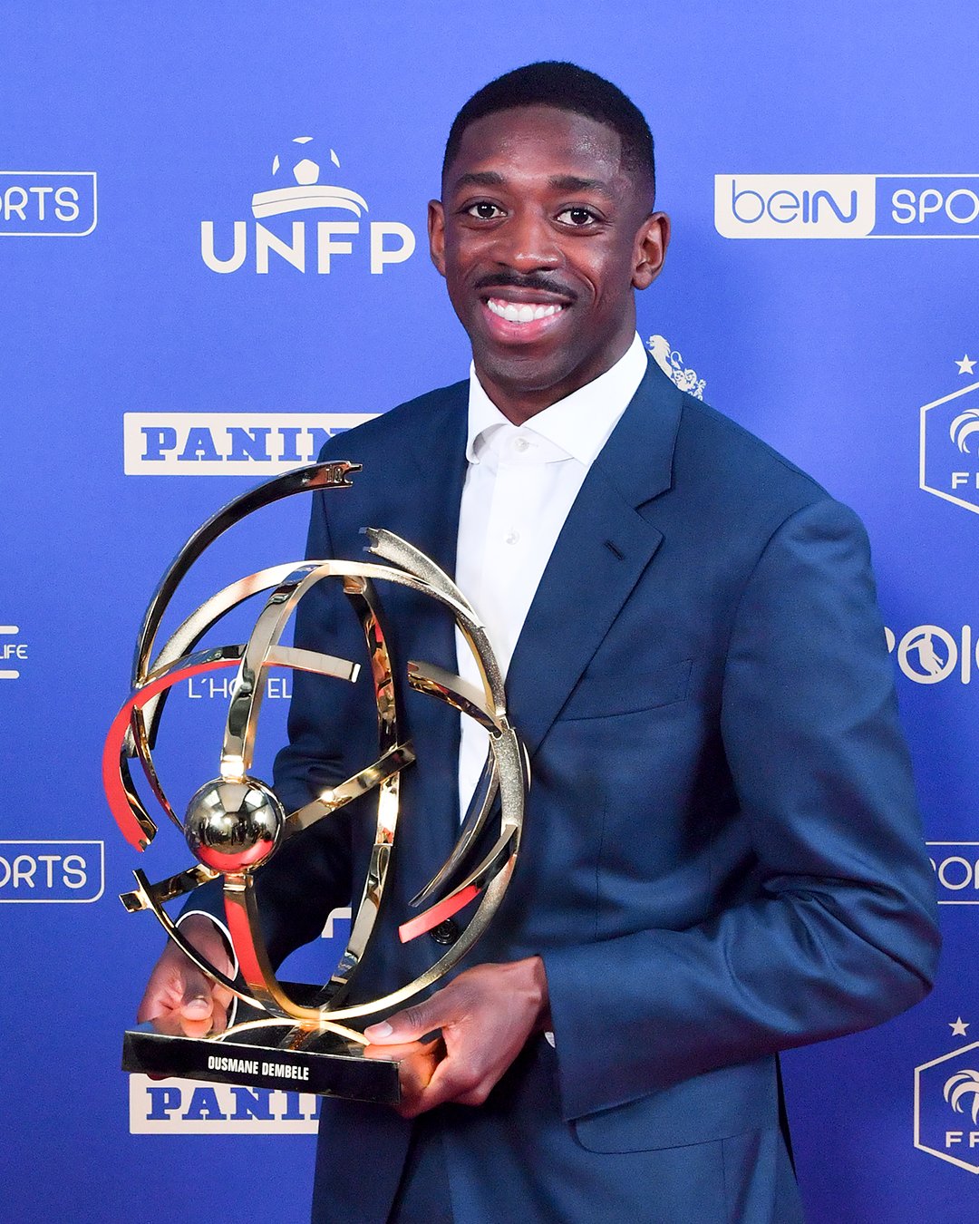 عثمان ديمبلي أفضل لاعب في الموسم 