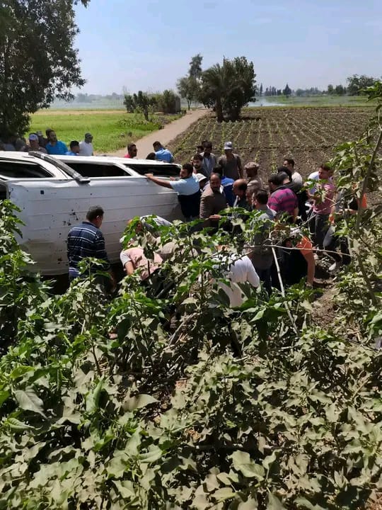 وقوع إصابات في حادث انقلاب ميكروباص يحمل طلاب بالزقازيق