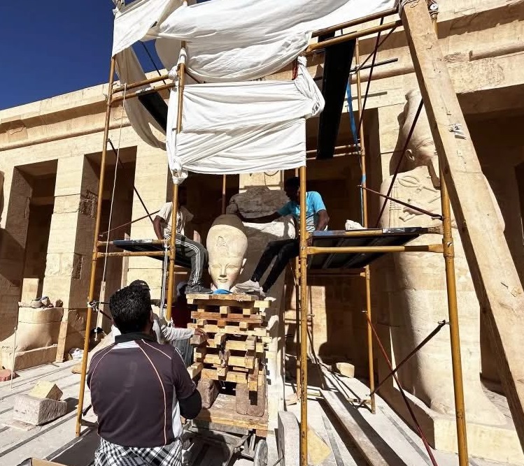 ترميم التماثيل الأوزيرية للملكة حتشبسوت