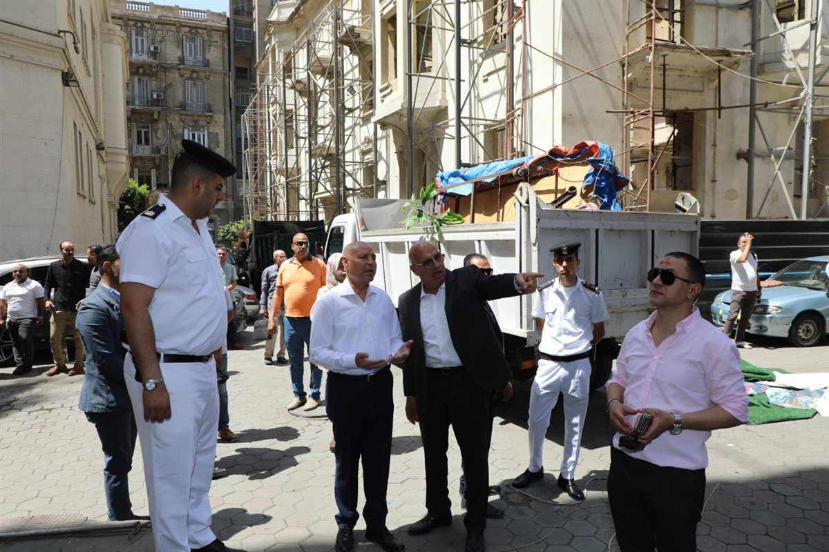 محافظ القاهرة يقود حملة مكبرة مفاجئة لرفع الإشغالات