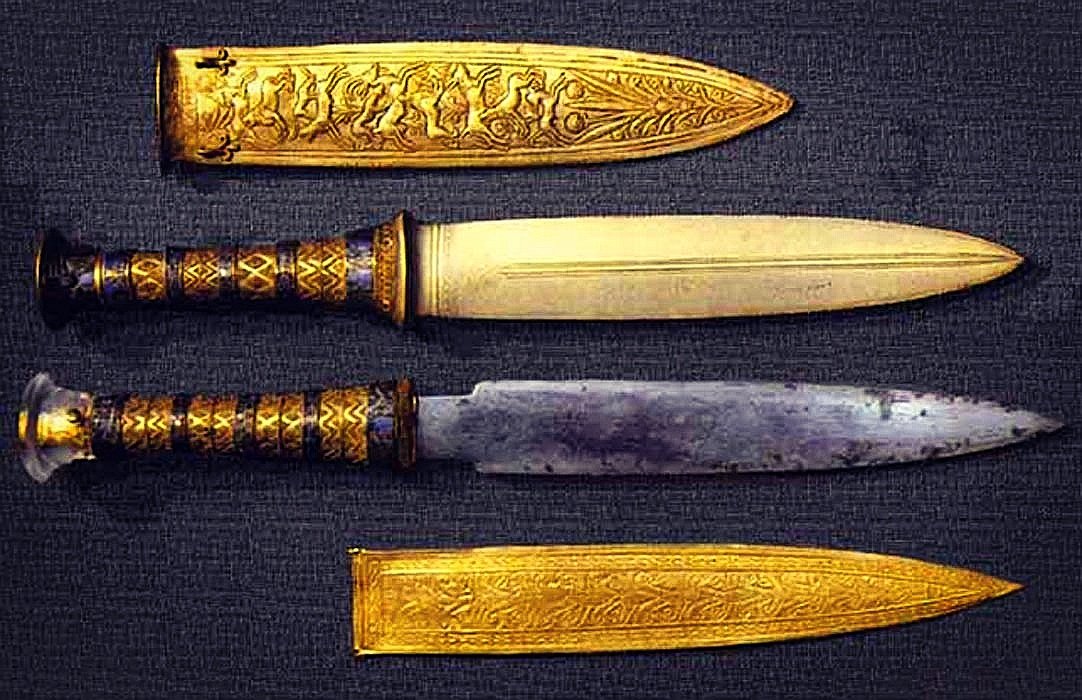 خناجر توت عنخ آمون