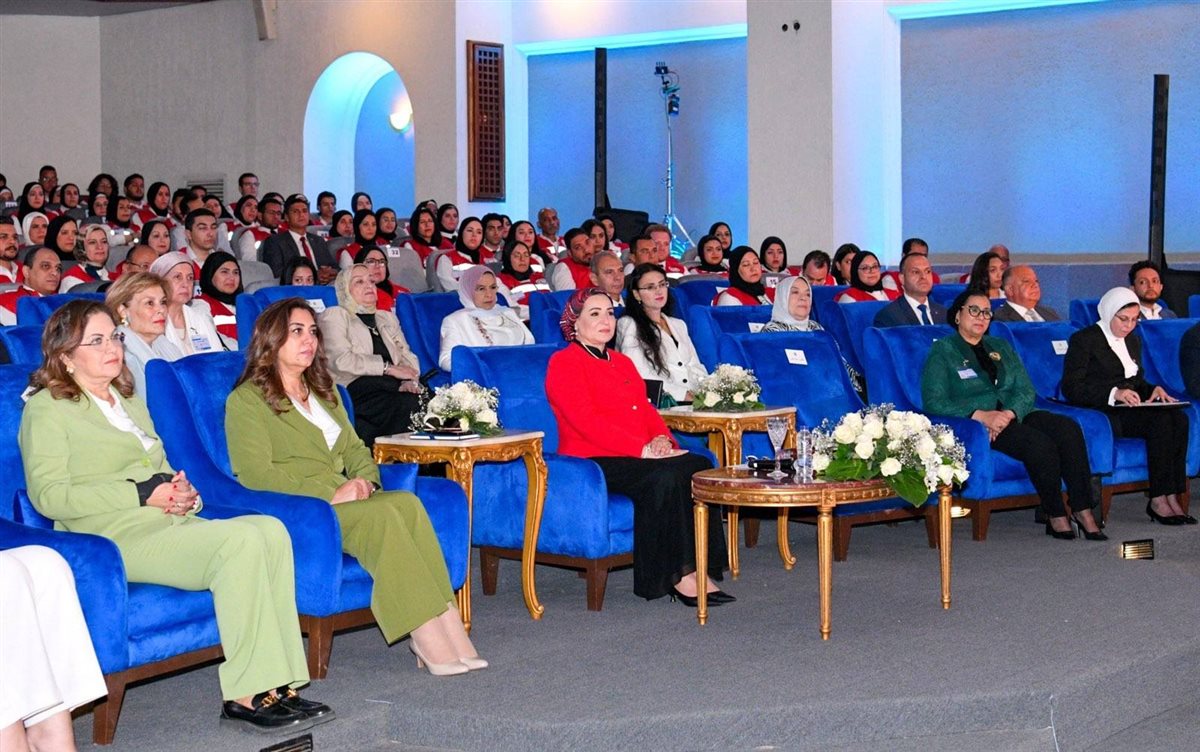 السيدة انتصار السيسي مع <span style=