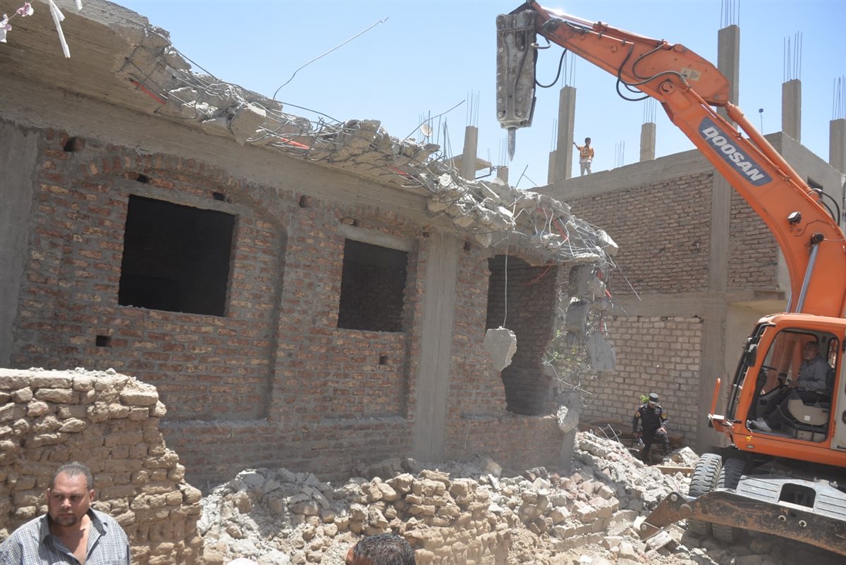 محافظ الأقصر يقود حملة لإزالة التعديات على أراضي الدولة