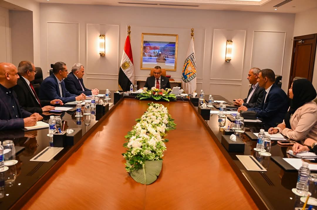 محافظ جنوب سيناء يبحث مشاكل الصيد بالمحافظة