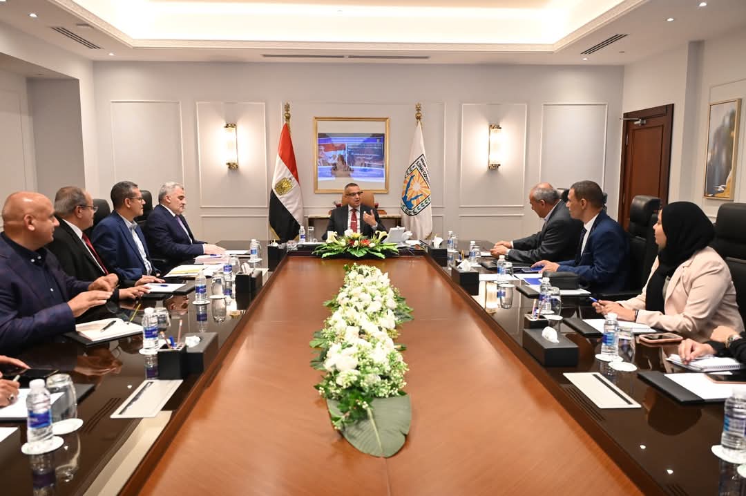 محافظ جنوب سيناء يبحث مشاكل الصيد بالمحافظة