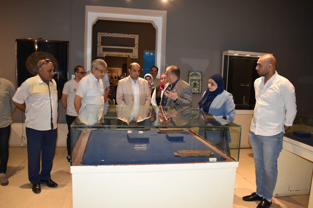 الأمين العام للمجلس الأعلى للآثار في متحف الفن الإسلامي