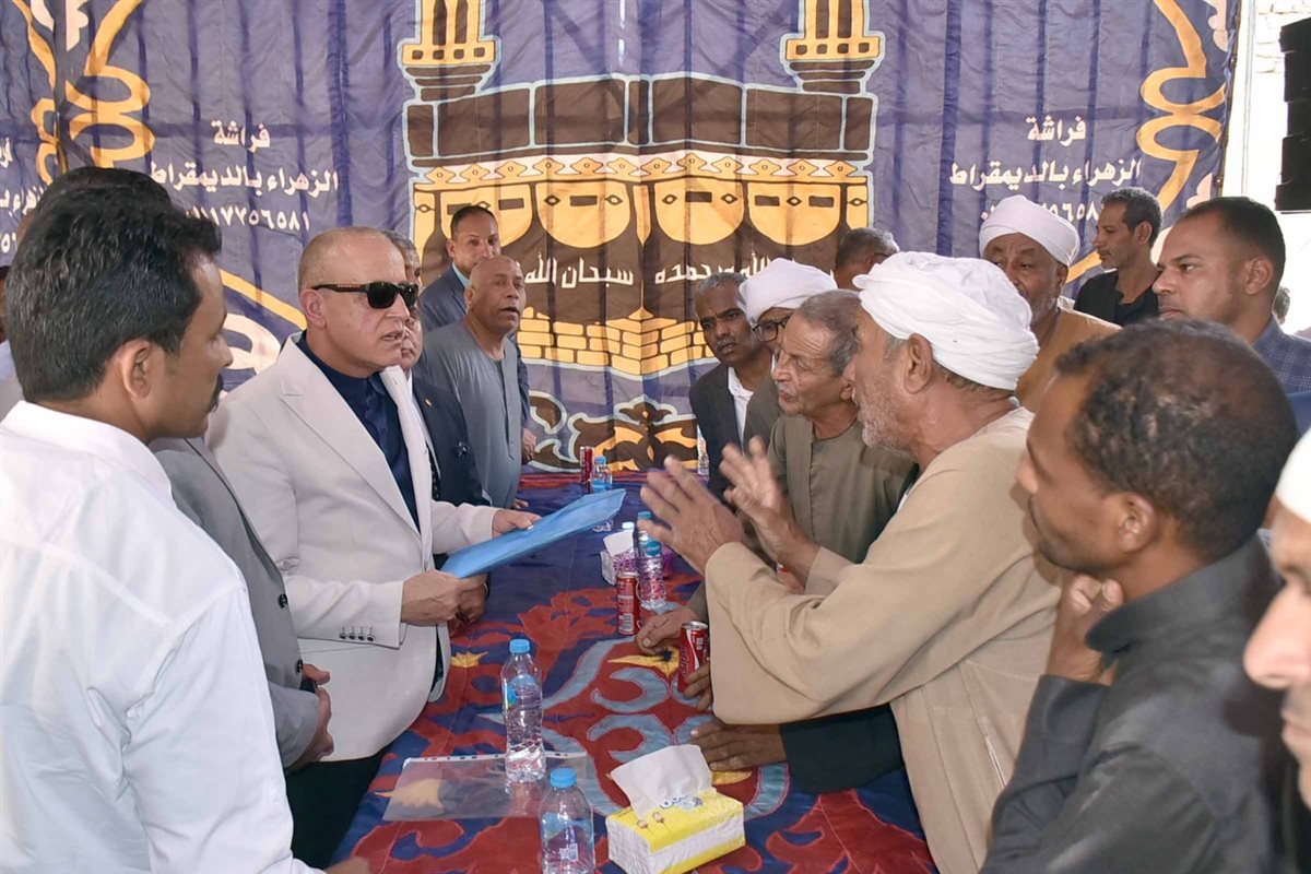 محافظ الأقصر واهالي الديمقراط