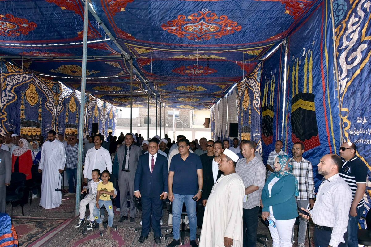 محافظ الأقصر واهالي الديمقراط