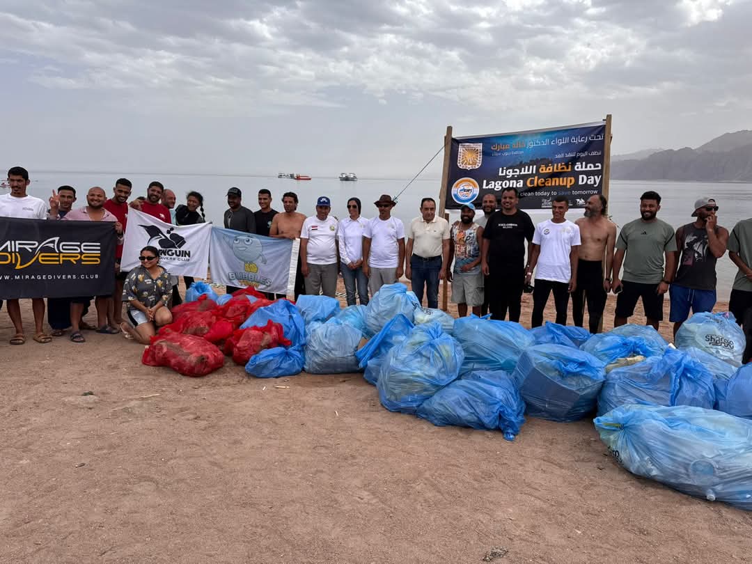 حملة نظافة الشواطىء بمنطقة اللاجونا بمدينة دهب 