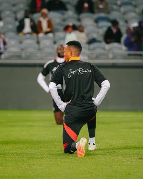 قمصان لاعبي أورلاندو بايرتس تحمل اسم ريفيرو 