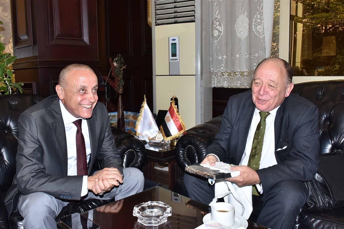 محافظ الأقصر وسفير الارجنتين