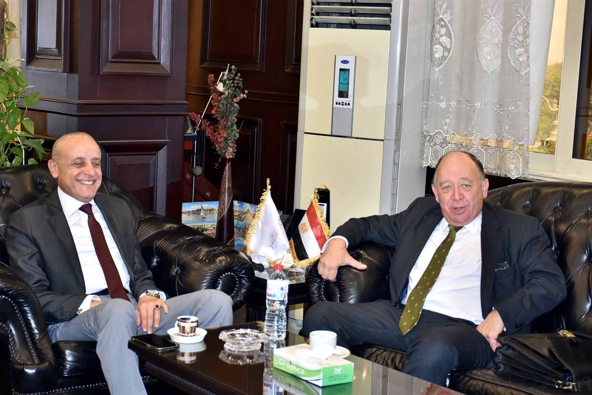 محافظ الأقصر وسفير الارجنتين