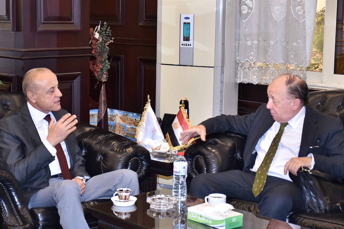 محافظ الأقصر وسفير الارجنتين