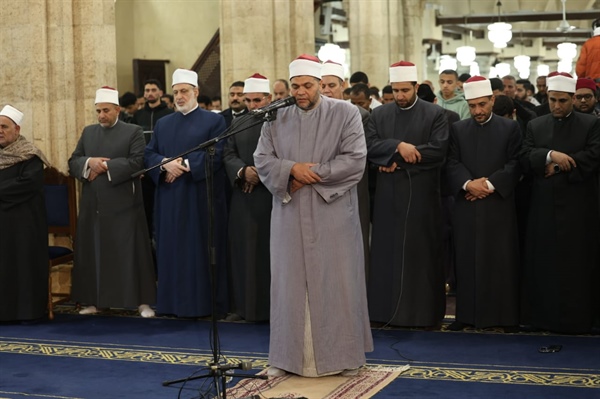 بالقراءات العشر.. طلاب الأزهر يجمعون المصحف المرتل من تراويح وتهجد رمضان في الجامع الأزهر بصوت أئمة القبلة