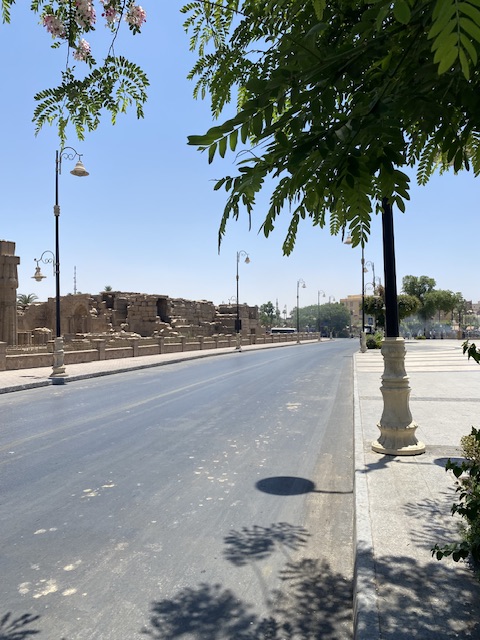 شوارع شبهة خاوية بالأقصر