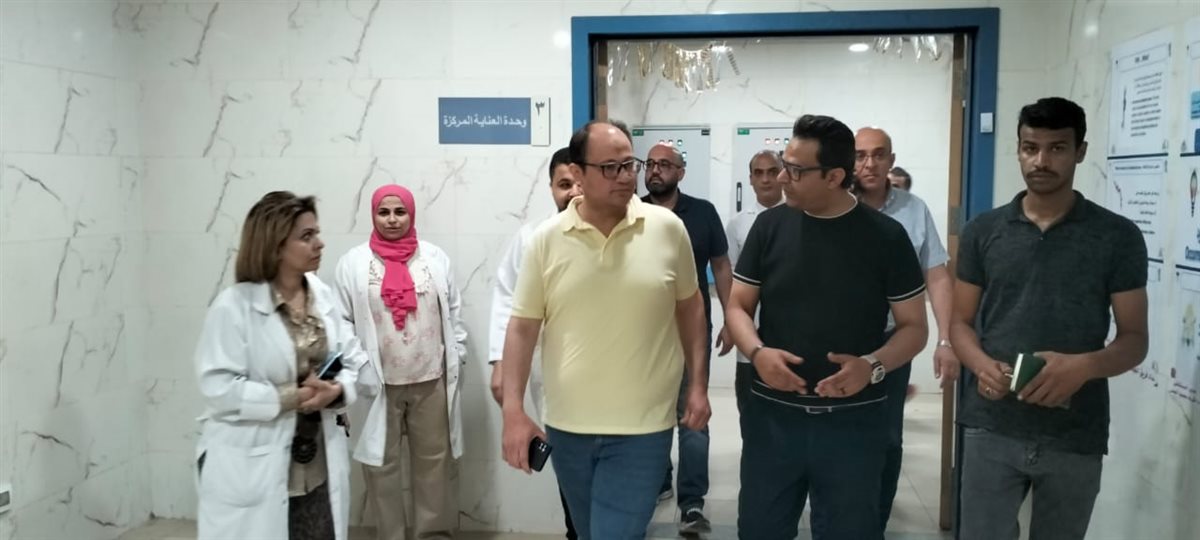 وفد من وزارة الصحة يزور مستشفى طهطا العام