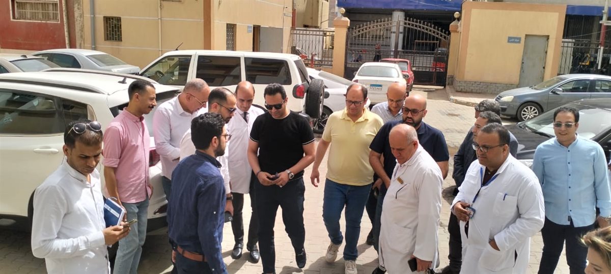 وفد من وزارة الصحة يزور مستشفى طهطا العام