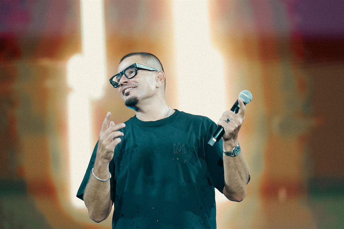 الفنان عمرو دياب