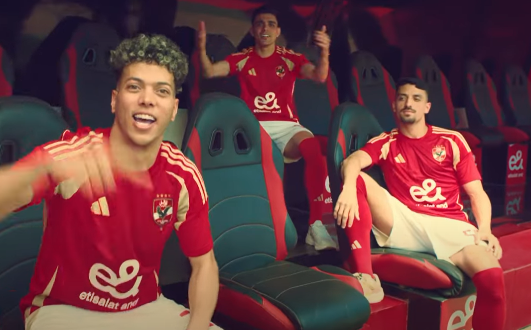 إعلان اتصالات للاعبي النادي الأهلي