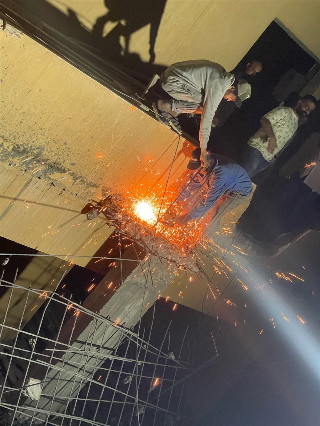 إزالة مخالفات في عقار بحي العجوزة