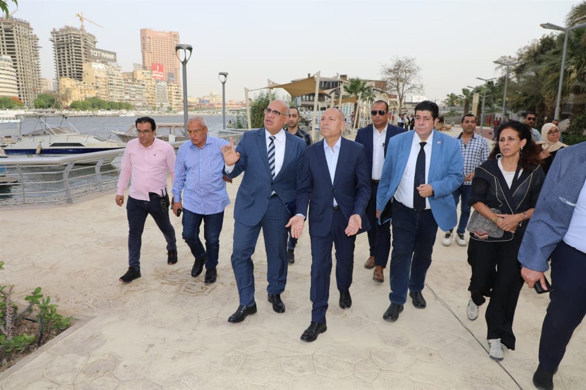 محافظ القاهرة خلال الجولة