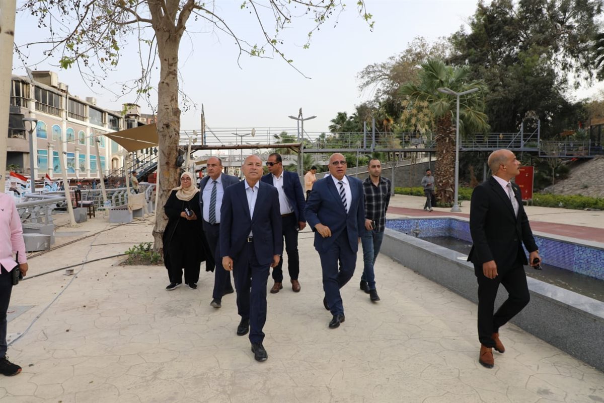 محافظ القاهرة خلال الجولة