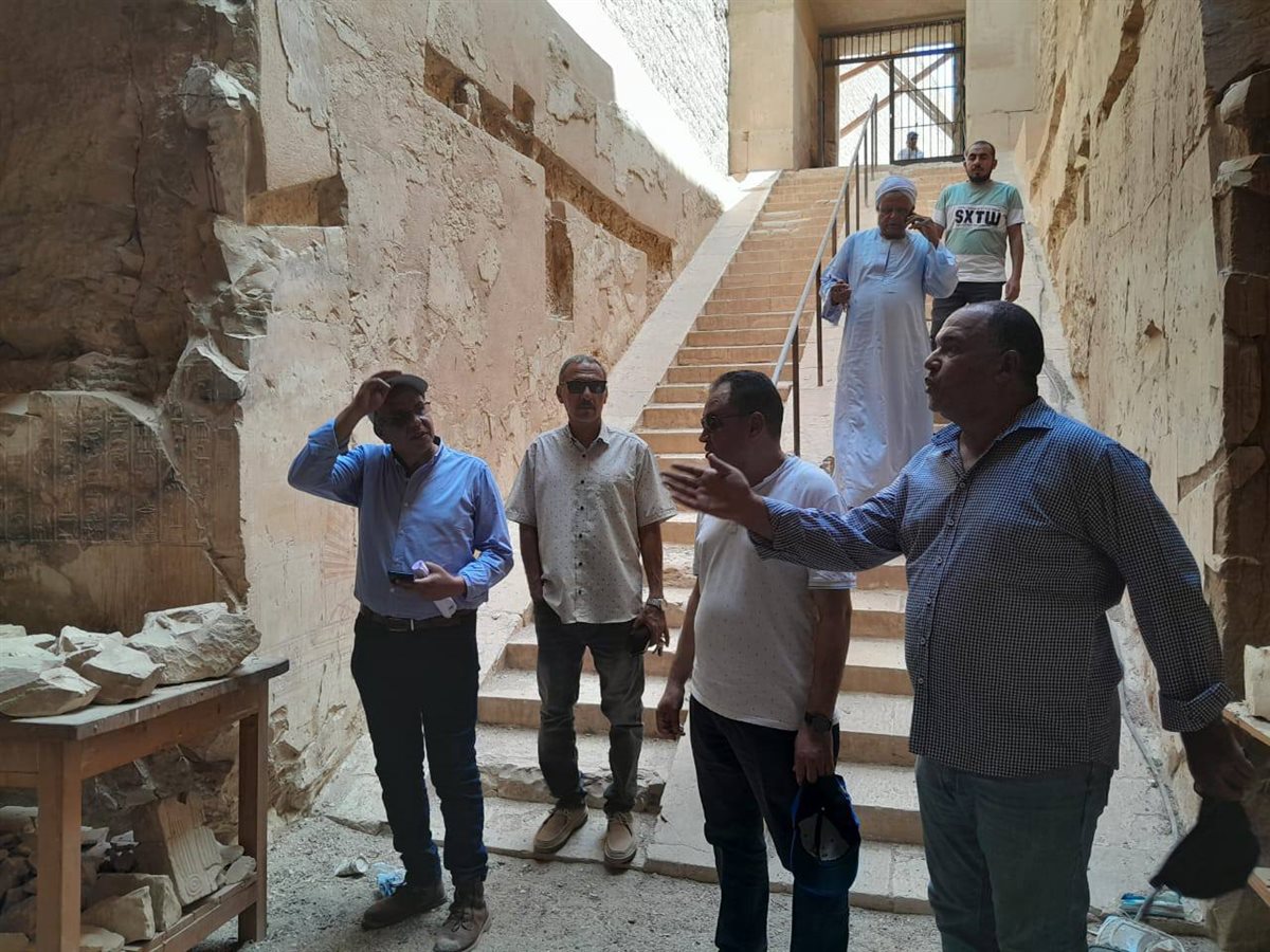 لجنة أثرية تتفقد أعمال البعثة الأثرية العاملة في مقبرة منتو إم حات بالأقصر