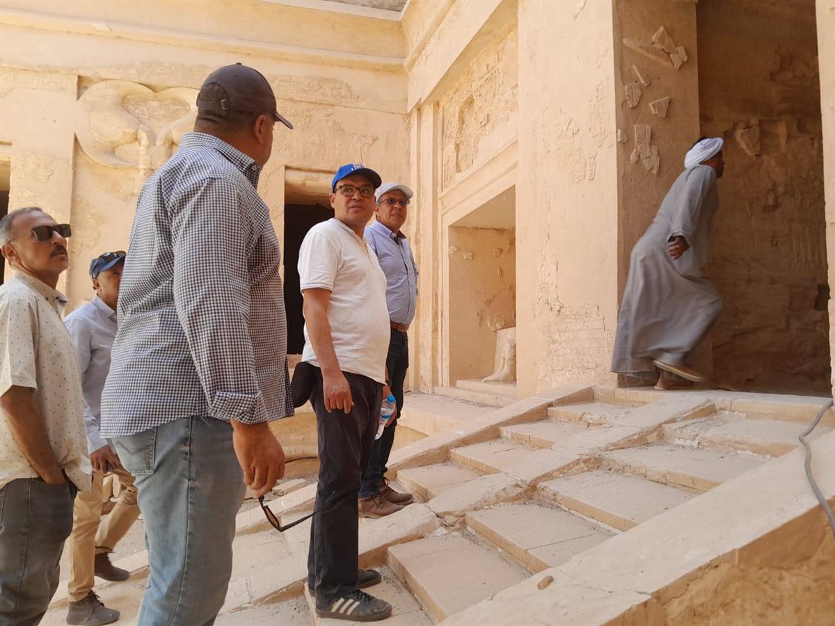 لجنة أثرية تتفقد أعمال البعثة الأثرية العاملة في مقبرة منتو إم حات بالأقصر