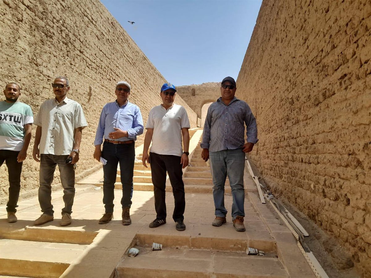 لجنة أثرية تتفقد أعمال البعثة الأثرية العاملة في مقبرة منتو إم حات بالأقصر
