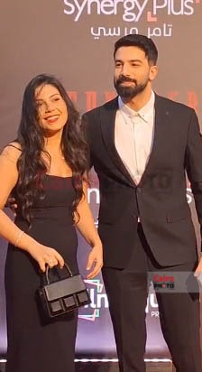 الفنان حازم إيهاب وزوجته