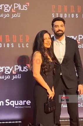 الفنان حازم إيهاب وزوجته