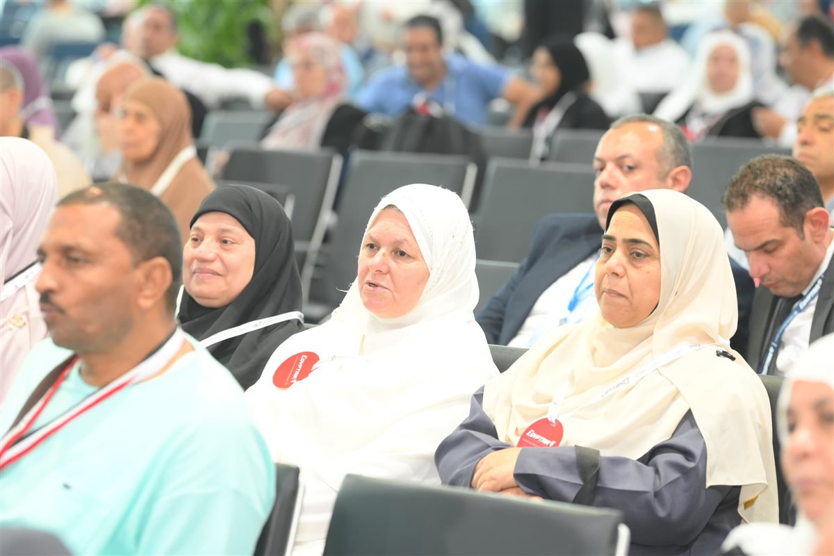 وزراء التضامن والأوقاف والطيران يودعون أول أفواج الحجاج من مطار القاهرة