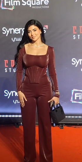 الفنانة كارولين عزمي