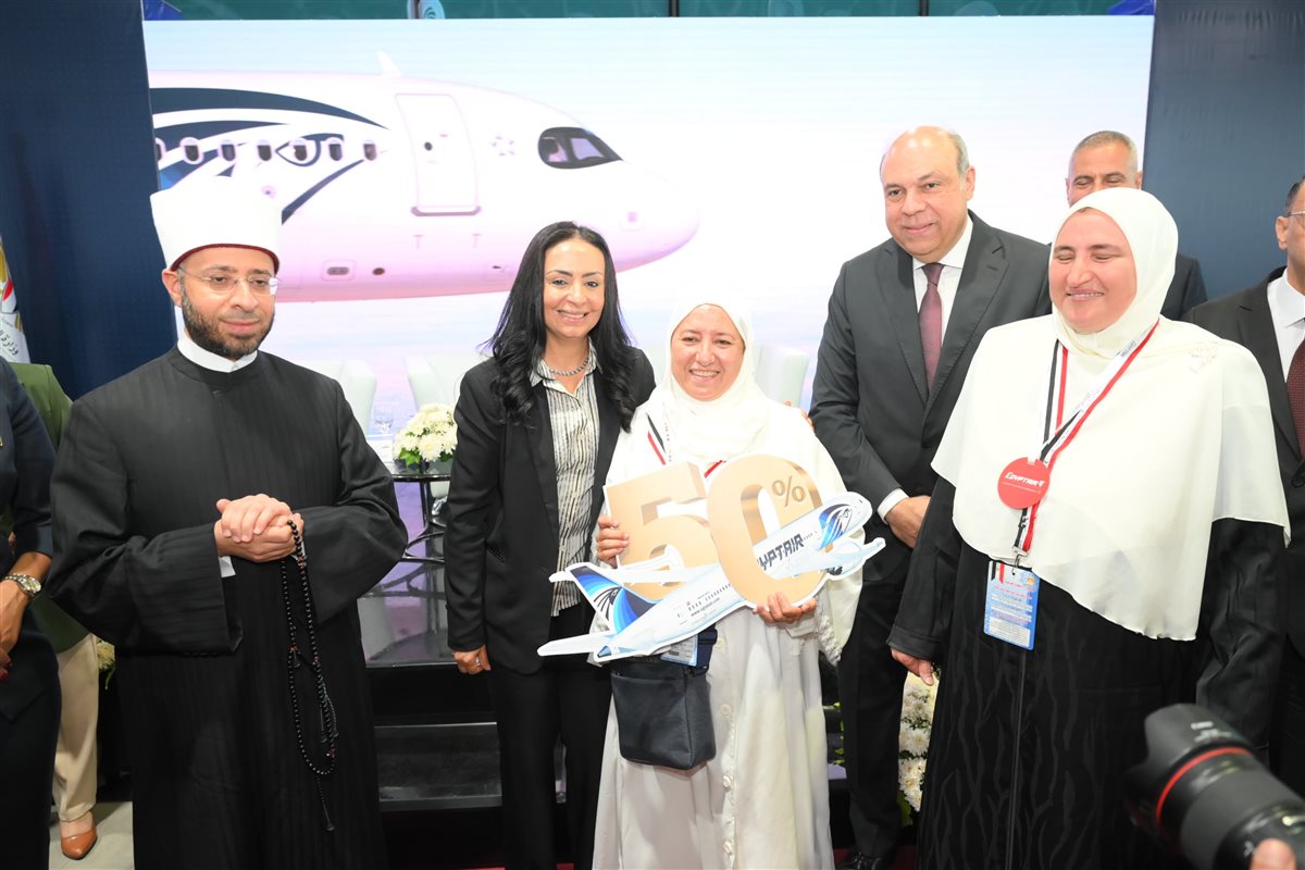 وزراء التضامن والأوقاف والطيران يودعون أول أفواج الحجاج من مطار القاهرة